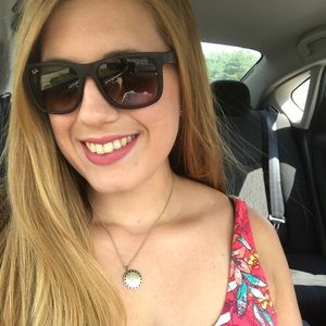 Meet your Posher, Kelly